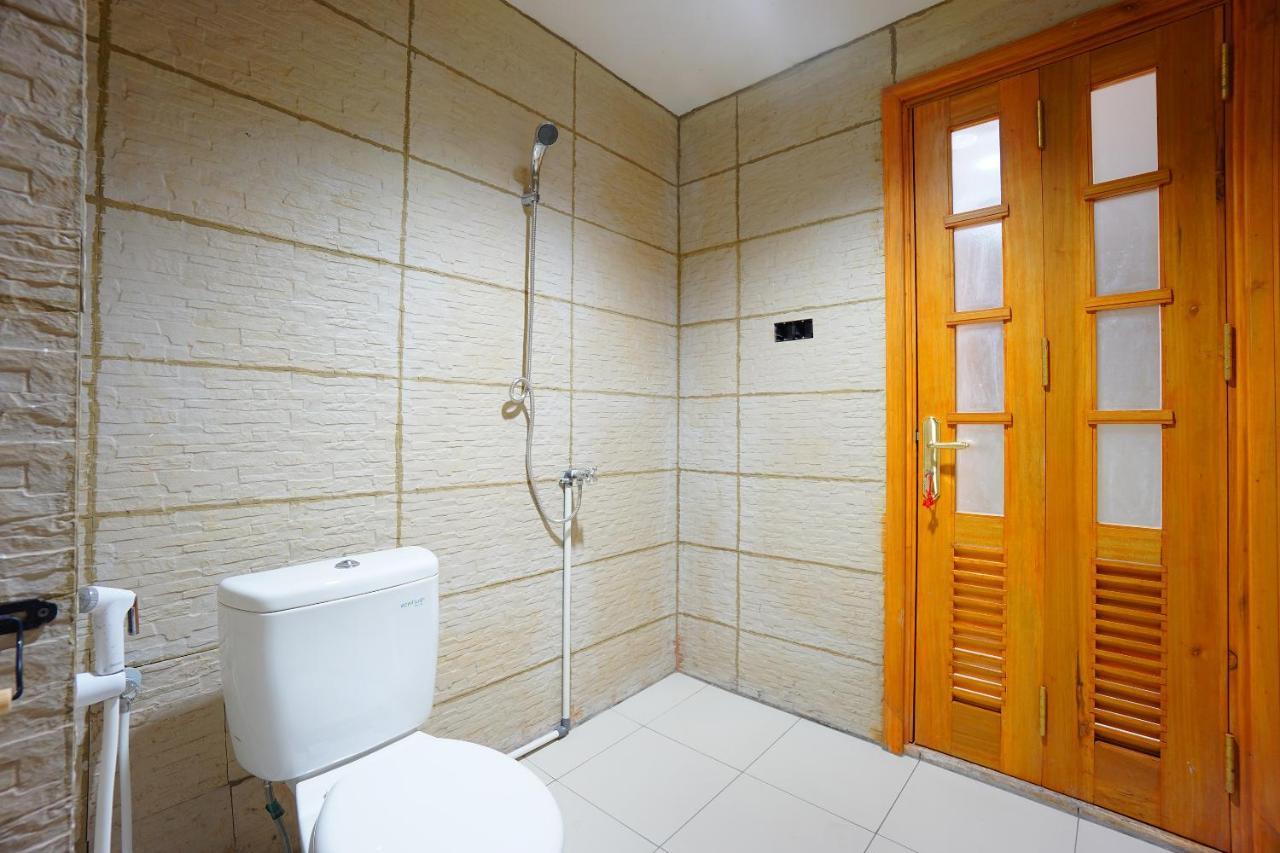 Reddoorz Brand Man12045 Reddoorz Near Megamall 2* Manado