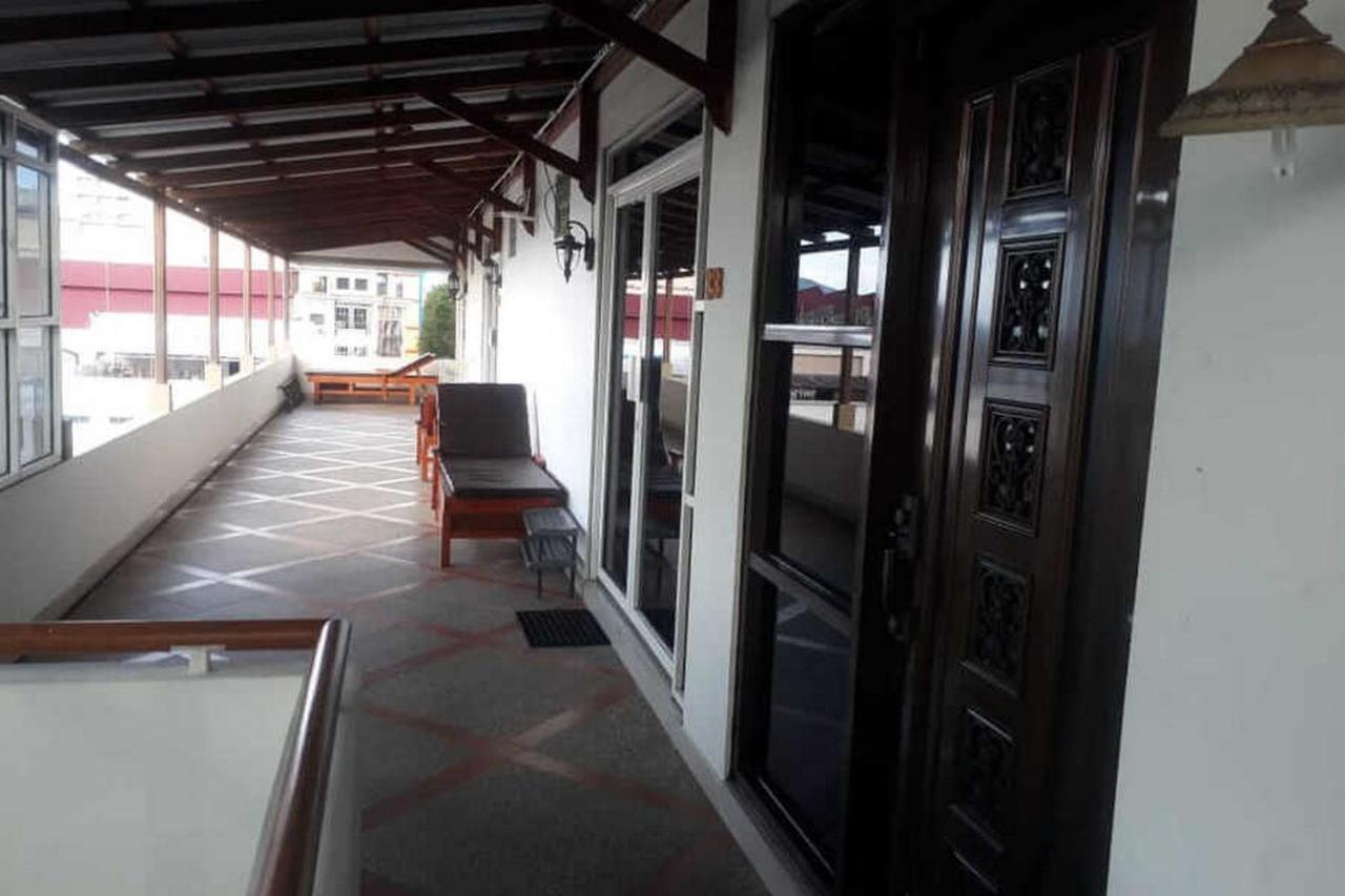 Reddoorz Brand Man12045 Reddoorz Near Megamall Manado