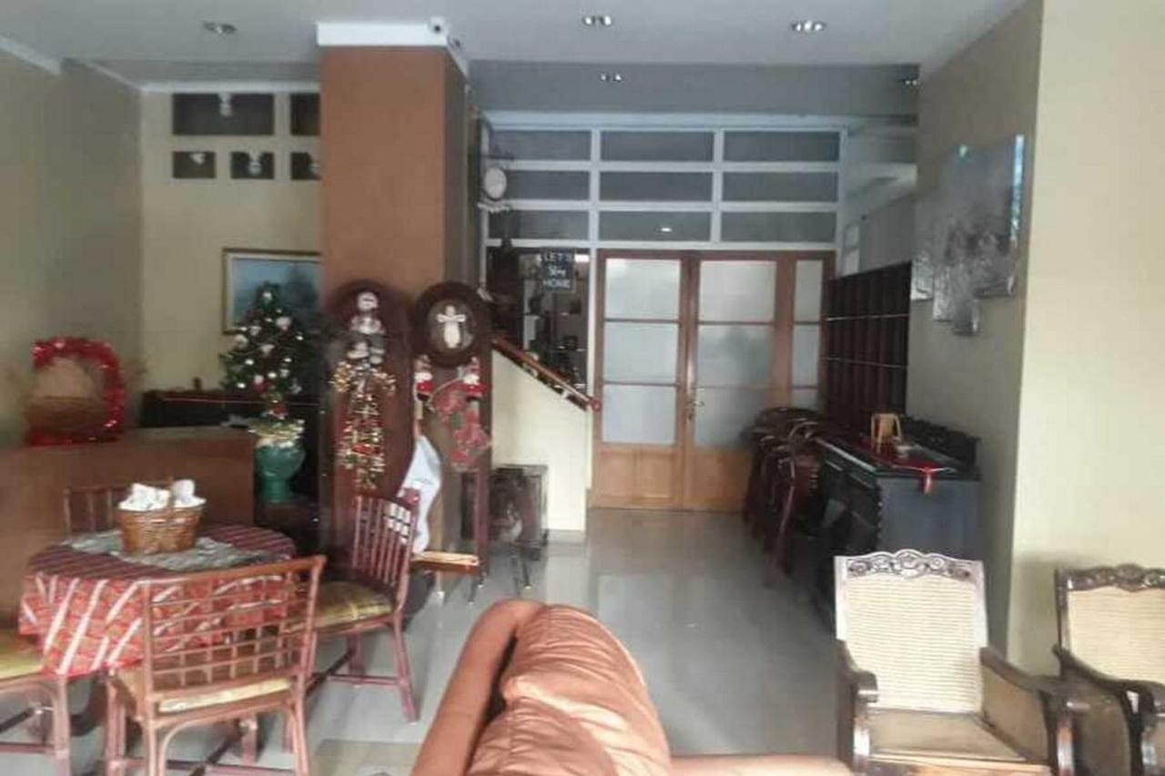 Hotel Reddoorz Brand Man12045 Reddoorz Near Megamall Manado