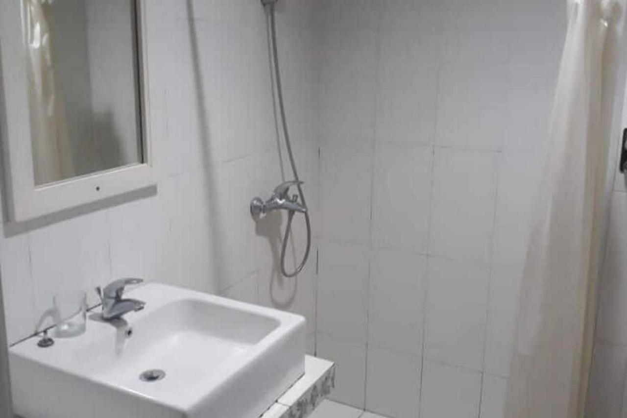 Hotel Reddoorz Brand Man12045 Reddoorz Near Megamall